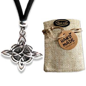 WORLD GOBLINS Collar Nudo de Bruja Amuleto Plata | Antelina Negra 50cm Adaptable para Hombre y Mujer | Amuleto | Protección contra Hechizos + Bolsa de Yute Hecha a Mano Regalo (Nudo de Bruja New)