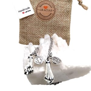 WORLD GOBLINS Gargantilla de Doble Protección, San Benito y Mano de La Suerte con Cadena de Acero Inoxidable 45-50cm. Regalo Parejas, Católico Religiosos Hombre Mujer (Higa+San Benito)