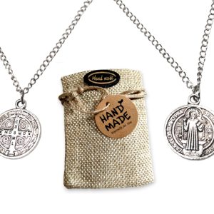 WORLD GOBLINS 2 Colgantes Medallón de San Benito Apostol, Gargantilla Protección con Cadena 316L de Acero Inoxidable 50cm. Regalo Parejas, Hombre Mujer. Regalo Religioso (Medallas San Benito)