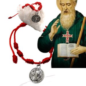 2 Pulseras del Destino de Hilo Rojo con Colgante San Benito, Cristo en Relieve, Chapado en Plata de Ley 12 micras. Brazalete de Buena Suerte y Protección. Regalo Parejas (San Benito"NEW".2Unds)