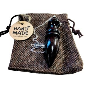 WORLD GOBLINS Péndulo Egipcio de Madera Exótica 7CM con Cadena Plata de Ley 925. 21CM | Radiestesia Adivinación + Folleto Explicativo y Bolsa Yute, Joyería Espiritual