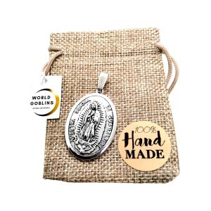 Medalla Virgen de Guadalupe. Colgantes Religiosos Chapados en Plata 12 micras, Protección y Suerte + Bolsa de Yute Artesanal Hechas a Mano. Fabricado en Córdoba - España (VIRGEN DE GUADALUPE)