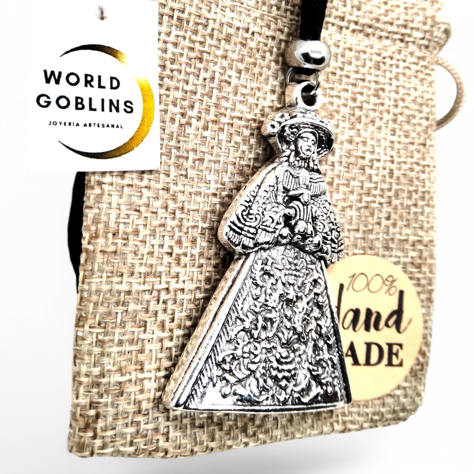 WORLD GOBLINS Collar Virgen del Rocío Pastora. Blanca Paloma Protectora de Almonte, Joyería Rociera, Protección y Suerte + Bolsa de Yute Artesanal Hechas a Mano. (PASTORA-ROCÍO 5.4cm) - Imagen 9