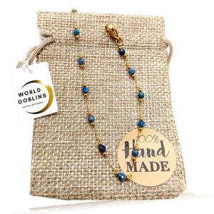 WORLD GOBLINS Pulsera Lapislázuli Natural 3 mm Piedra Azul – Acero Inoxidable 316L Dorado, Ajustable 17-21 cm, Pulsera Fina Hecha a Mano, Chakra Garganta Comunicación, Regalo Espiritual Mujer