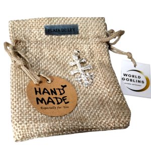 WORLD GOBLINS Cruz Caravaca Plata 925, Jesucristo en Relieve, 3.4 cm. Medalla de Cruz Caravaca, Detalles Cristianos para Regalar, Regalos Originales para Mujer. Hecha a Mano en Córdoba