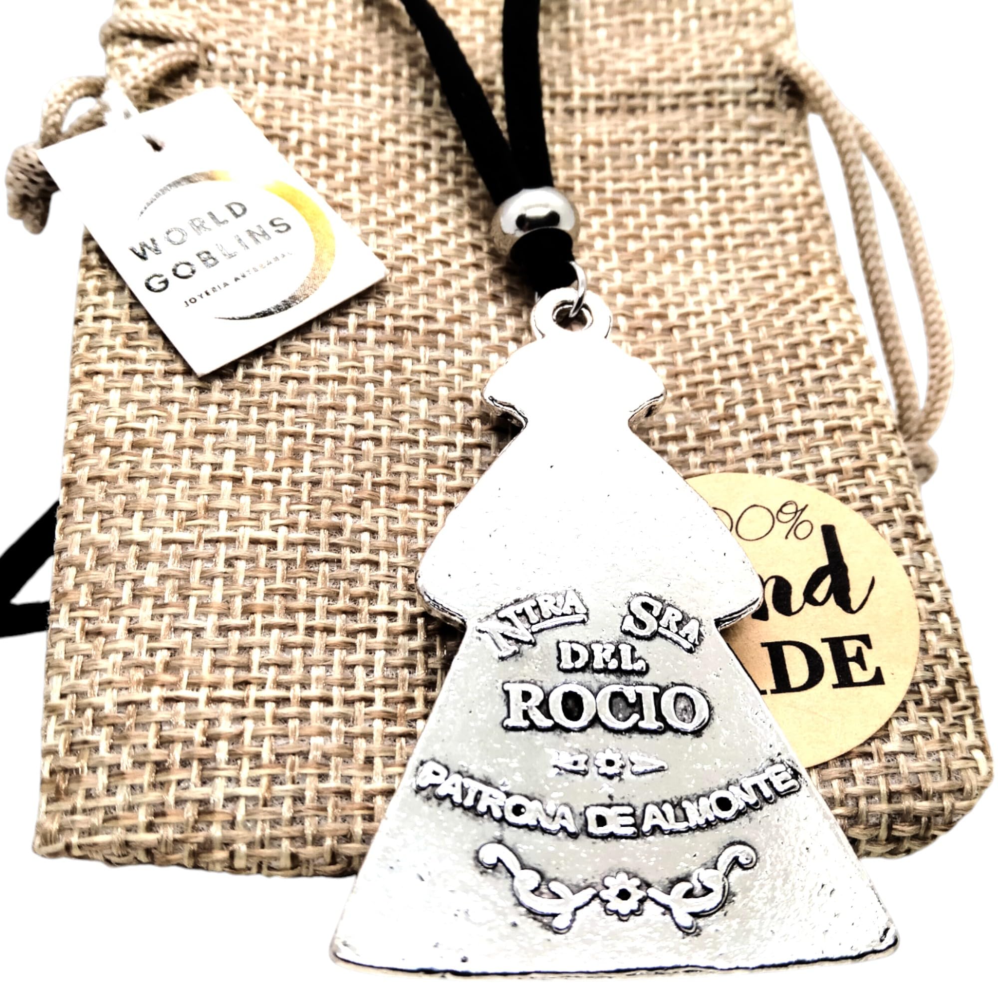 WORLD GOBLINS Collar Virgen del Rocío Pastora. Blanca Paloma Protectora de Almonte, Joyería Rociera, Protección y Suerte + Bolsa de Yute Artesanal Hechas a Mano. (PASTORA-ROCÍO 5.4cm) - Imagen 5
