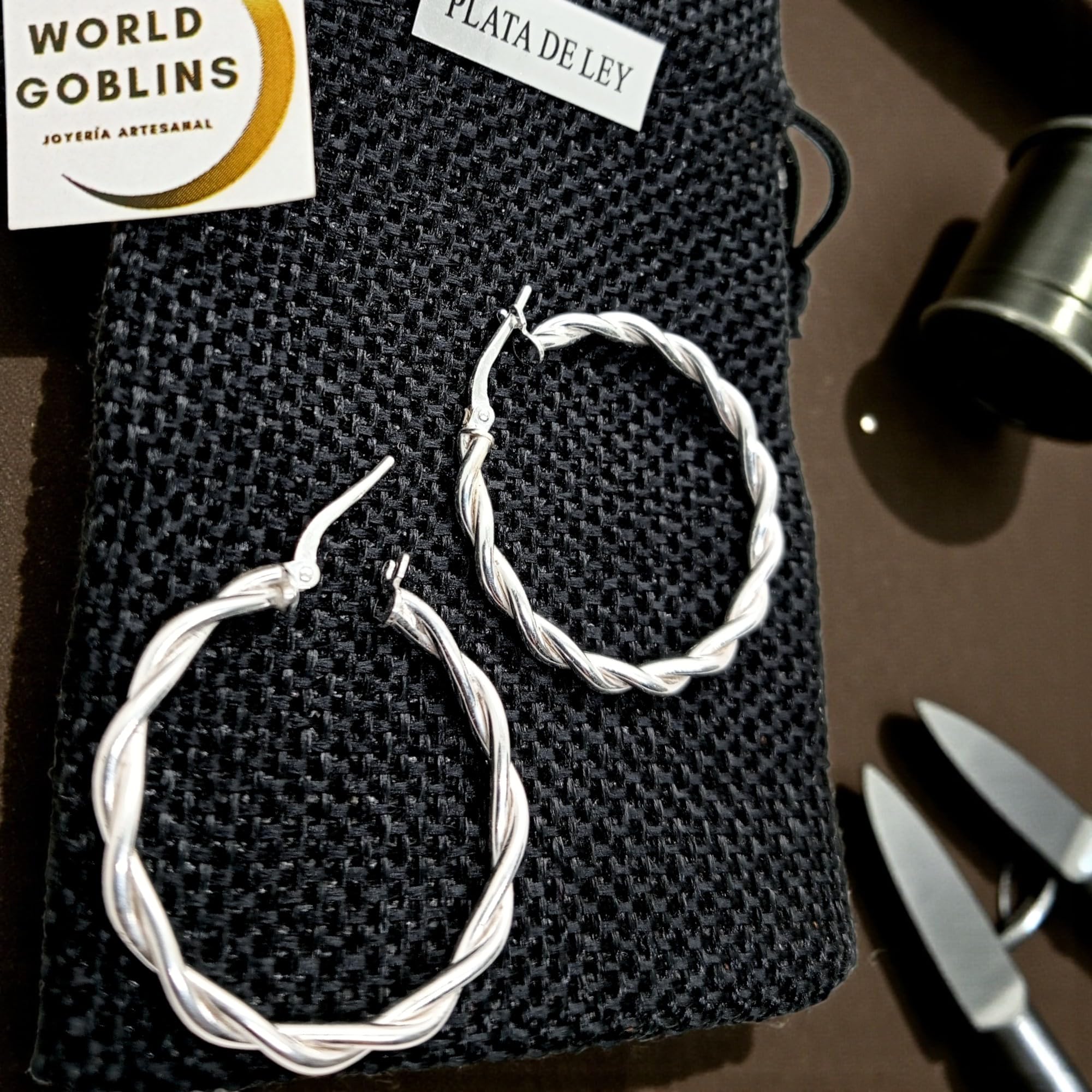 Pendientes Aro Trenzado Plata de Ley 925 Mujer – Aros Hipoalergénicos 30 mm Diseño Elegante Ligero – Hechos a Mano por WORLD GOBLINS - Imagen 2