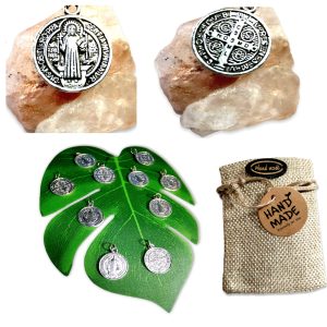 10 Medallas de San Benito en Plata 17mm. Colgantes para Regalo. Suerte y Cristiandad + Bolsa de Yute | Poderes contra el Mal. Protección (10 San Benito "17mm")