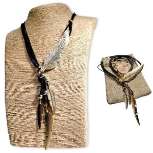 WORLD GOBLINS Collar Estilo Bohemio para Mujer con Patrón de Hoja y Pluma. Joyería Fina. Collares llamativos | Colgante Étnico Hecho a Mano en España. Regalo Original (CUERO NEGRO)