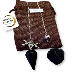 WORLD GOBLINS Péndulo Radiestesia Piedra de Lava Natural con Triple Luna y Pentáculo | Cadena Plata de Ley | Esotérico Wicca Reiki Meditación Tarot Energía Protección Espiritual + Turmalina Regalo