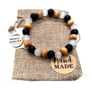 WORLD GOBLINS Pulsera de Piedras Naturales Elástica - Protección Contra Malas Energías - Selenita, Turmalina Negra y Palo Santo - Hecha a Mano 100% - 18cm para Mujer - Bolsa de Yute Artesanal