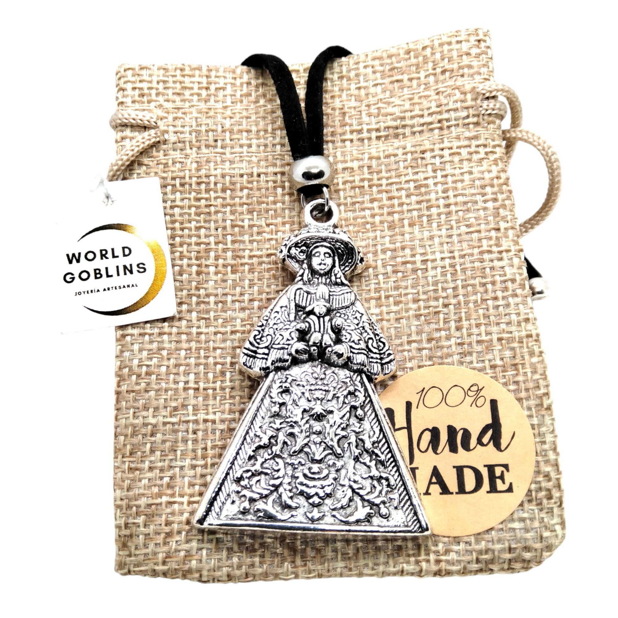 WORLD GOBLINS Collar Virgen del Rocío Pastora. Blanca Paloma Protectora de Almonte, Joyería Rociera, Protección y Suerte + Bolsa de Yute Artesanal Hechas a Mano. (PASTORA-ROCÍO 5.4cm) - Imagen 7